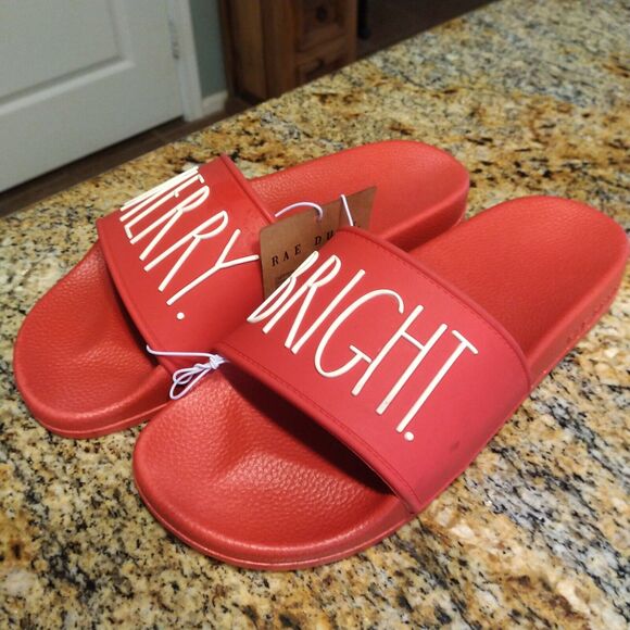 Rae Dunn Holiday Christmas Merry Bright Slides Sandals Red Slip On Size 9 NWT - Picture 2 of 6